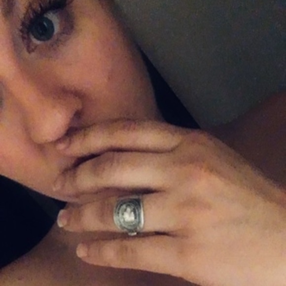 Queen Elizabeth Ring - Picture 2 of 2